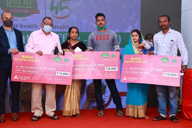 ରୁଚି ବାଲିଯାତ୍ରା ଗ୍ରାହକଙ୍କୁ ଆକର୍ଷଣୀୟ ପୁରସ୍କାର । କଟକର ଅପର୍ଣ୍ଣା ପଣ୍ଡା, ଡାକ୍ତର ରମାକାନ୍ତ ମହାପାତ୍ର ଓ ଭୁବନେଶ୍ୱରର କୃଷ୍ଣାଙ୍ଗୀ ସେଠୀ ଜିତିଲେ ଅର୍ଥ ପୁରସ୍କାର ।