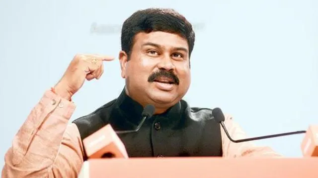 ଢ଼େଙ୍କାନାଳରେ ବିଜେପିର ଚାଷୀ ସମ୍ମିଳନୀ : ନୂଆ କୃଷି ଆଇନ ନେଇ କୃଷକଙ୍କୁ ବୁଝାଇଲେ କେନ୍ଦ୍ରମନ୍ତ୍ରୀ ଧର୍ମେନ୍ଦ୍ର ପ୍ରଧାନ । କହିଲେ , ନୂଆ କୃଷି ଆଇନ ଯୋଗୁ ଚାଷୀଙ୍କର ଲାଭ ବଢ଼ିବ 