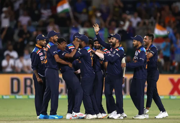 ଦିନିକିଆର ବଦଲା ଟି-ଟ୍ୱେଣ୍ଟିରେ । ବିରାଟ ବାହିନୀର ଘାତକ ବୋଲିଂରେ ଘାଇଲା ହେଲା କଙ୍ଗାରୁ ଦଳ । ୧୧ ରନରେ ପ୍ରଥମ ଟି-ଟ୍ୱେଣ୍ଟି ଜିତିଲା ଭାରତ