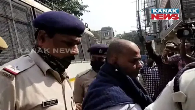 କଟକ ଡି-ବ୍ରଦର୍ସଙ୍କ ଘରେ ଦ୍ୱିତୀୟ ଦିନରେ ରେଡ୍ : ସାନଭାଇ ସୁଶୀଲକୁ ଆଣି ଜେରା କରୁଛି କମିଶନରେଟ୍ ପୋଲିସ୍ , ଗତକାଲି ସିକ୍ରେଟ ଚାମ୍ବରରୁ ମିଳିଥିଲା ଟଙ୍କା , ବନ୍ଧୁକ ଓ ଗୁଳି