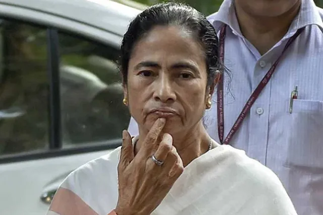 ବିଜେପି ର ଋଣନୀତି ଆଗରେ ମମତା ଅସହାୟ । ମହାଗଠବନ୍ଧନ ପାଇଁ କଂଗ୍ରେସ ଓ ବାମ ମୋର୍ଚ୍ଚାକୁ ଆହ୍ୱାନ । ବାମଦଳ କହିଲା ବିଜେପି ଭଳି ମମତା ବି ଦେଶର ଶତ୍ରୁ