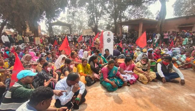 କୋଇଡା ବିଡ଼ିଓଙ୍କ କାର୍ଯ୍ୟକଳାପକୁ ସିପିଆଇଏମର ବିରୋଧ । ବ୍ଲକ ପରିସର ଭିତରେ ବିକ୍ଷୋଭ ପ୍ରଦର୍ଶନ ବେଳେ ପୋଲିସ ସହ ଧସ୍ତାଧସ୍ତି । 