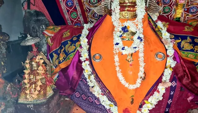 ଆଜିଠୁ ଖୋଲିଲା ମା’ ସମଲେଇ ଓ କେନ୍ଦ୍ରାପଡାର ବଳଦେବଜୀୟ ମନ୍ଦିର: କେବଳ ସ୍ଥାନୀୟ ଭକ୍ତଙ୍କ ପାଇଁ ଖୋଲିଲା ମା’ ସମଲେଶ୍ୱରୀଙ୍କ ମନ୍ଦିର; କୋଭିଡ କଟକଣା ମାନି ଦର୍ଶନ କରିବେ ଶ୍ରଦ୍ଧାଳୁ