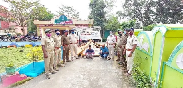 ଜବତ ହେଲା ଲକ୍ଷାଧିକ ଟଙ୍କାର ଶାଗୁଆନ୍ କାଠ । ବୋଲେରୋ ବାଇକ୍ ଜବତ, ୨ ଗିରଫ ।