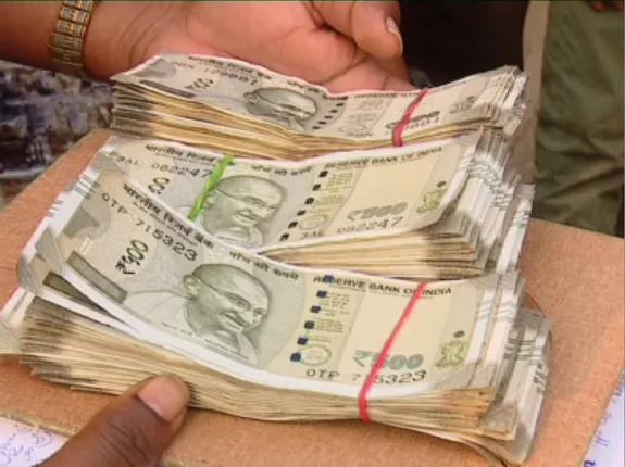 ଭୁବନେଶ୍ୱର ଗଙ୍ଗନଗରରେ ଖସିପଡିଥିବା ଟଙ୍କା ବିଡା ନେଲେ ବ୍ୟକ୍ତି : ପ୍ରମାଣ ଦେଖାଇ ଥାନାରୁ ଟଙ୍କା ନେଲେ ଶଶାଙ୍କ ଶେଖର 