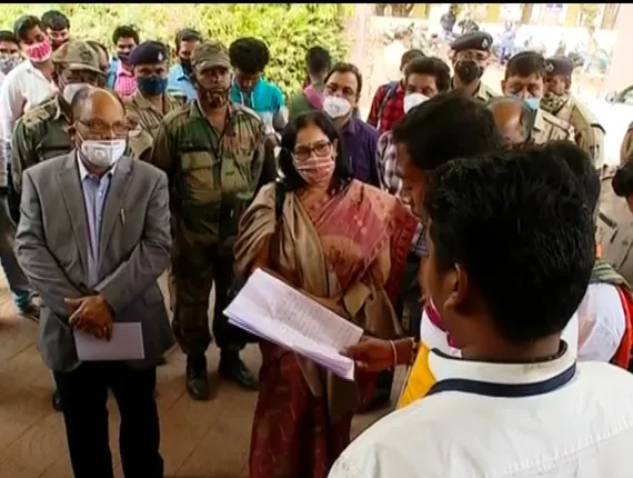 ବାଣୀବିହାରରେ ଶାନ୍ତି ଫେରାଇ ଆଣିବା ପାଇଁ ଛାତ୍ରଙ୍କ ସହ ଆଲୋଚନା କଲେ କୁଳପତି: କହିଲେ, ଦିଆଯିବ ଉତ୍ତମ ମାନର ଖାଦ୍ୟ, କ୍ୟାମ୍ପସ ଭିତରକୁ ଅଣଛାତ୍ରଙ୍କ ପ୍ରବେଶ ଉପରେ ଲାଗିବ ରୋକ