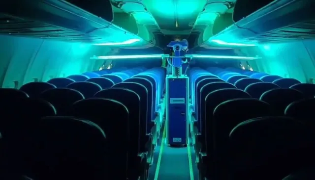 ବିମାନ ଭିତରେ ସଫା କଲା ରୋବଟ । ଏୟାର ଏଣ୍ଡିଆ ଏକ୍ସପ୍ରେସରେ ପ୍ରଥମଥର ପାଇଁ ଦେଖିବାକୁ ମିଳିଲା ଏଭଳି ବ୍ୟବସ୍ଥା ।