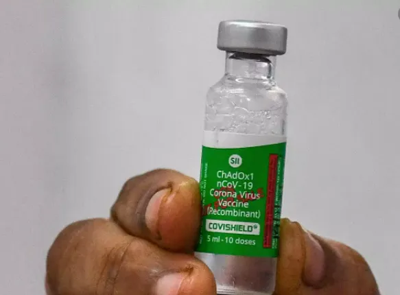 କୋଭିସିଲ୍ଡ ଟିକା ଅଭାବ ଯୋଗୁଁ ପ୍ରଭାବିତ ହେବାକୁ ଯାଉଛି ଟିକାକରଣ । ୪୫ ବର୍ଷରୁ ଉର୍ଦ୍ଦ୍ୱ ଲୋକଙ୍କୁ କୋଭିସିଲ୍ଡର ଦ୍ୱିତୀୟ ଡୋଜ୍ ଦେବା ସମ୍ଭବ ହୋଇପାରୁନାହିଁ ବୋଲି କହିଛନ୍ତି ରାଜ୍ୟ ସରକାର ।