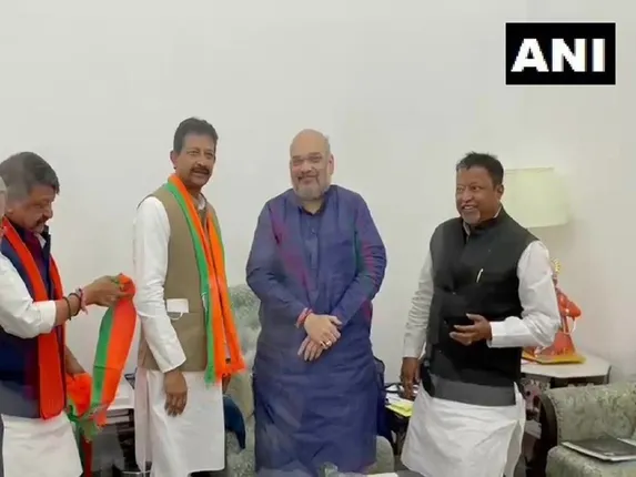 ପଶ୍ଚିମବଙ୍ଗରେ ତେଜିଲା ଦଳବଦଳ ରାଜନୀତି: ଦିଲ୍ଲୀରେ ବିଜେପିର ମିଶ୍ରଣ ପର୍ବ, ମମତାଙ୍କୁ ଶକ୍ତ ଝଟକା