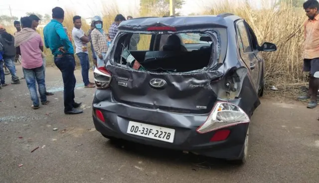 ୩୦ ଫୁଟ୍ ତଳକୁ ଖସିଲା କାର୍, ଅଳ୍ପକେ ବର୍ତ୍ତିଗଲା ଡାକ୍ତରଙ୍କ ଜୀବନ ।