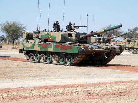 ଭାରତୀୟ ସେନା ହାତକୁ ଅର୍ଜୁନ ଟ୍ୟାଙ୍କ ହସ୍ତାନ୍ତର କଲେ ପ୍ରଧାନମନ୍ତ୍ରୀ । ସ୍ୱଦେଶୀ କୌଶଳରେ ନିର୍ମିତ ହୋଇଛି ଭାରତୀୟ ବ୍ରହ୍ମାସ୍ତ୍ର