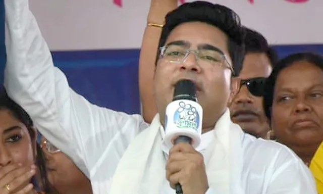 ଦିଦିଙ୍କ ପାଇଁ ବଢିଲା ଅଡୁଆ । ପୁତୁରା ଅଭିଷେକ ବାନାର୍ଜୀଙ୍କ ଘରେ ସିବିଆଇ ଦେଲା ନୋଟିସ୍ । ୨୪ ଘଂଟା ମଧ୍ୟରେ ଅଭିଷେକଙ୍କ ସ୍ତ୍ରୀ କୁ କରିପାରେ ଜେରା ।