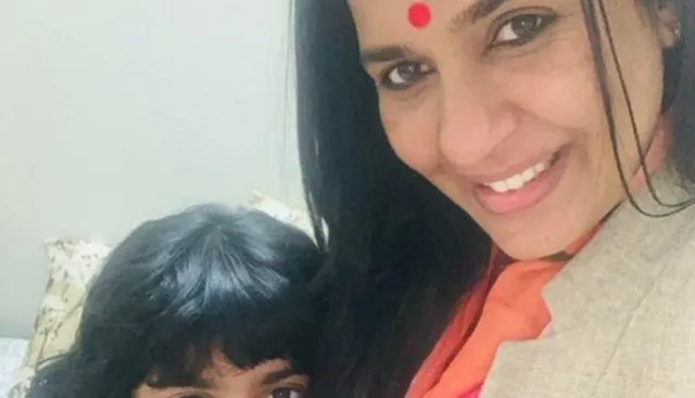 ଉଦାହରଣ ସୃଷ୍ଟି କଲେ ଜୟପୁର ମେୟର । ପ୍ରସବର କିଛି ସମୟ ପୂର୍ବରୁ ଅଫିସ ଆସି କଲେ କାମ, କର୍ମ ହିଁ ପୂଜା ଲେଖି ସୋସିଆଲ ମିଡ଼ିଆରେ ଜିଣିଲେ ସମସ୍ତଙ୍କ ମନ ।