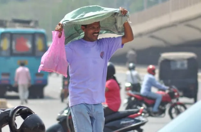 ୧୦ ବର୍ଷର ରେକର୍ଡ ଭାଙ୍ଗିଲା ଅନୁଗୁଳ ତାତି । ୪ ଦିନ ହେଲା ଅସମ୍ଭାଳ ଗରମ । ପାଣିପାଗ ନିର୍ଦ୍ଦେଶକ କହିଲେ, ଆହୁରି ୨୪ ଘଂଟା ତାତିରୁ ନିସ୍ତାର ନାହିଁ ।