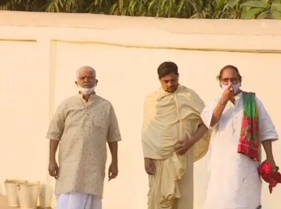 ବାଇ ଲ’ ନିଷ୍ପତ୍ତି ପ୍ରତ୍ୟାହାର ପ୍ରସଙ୍ଗ । ମୁଖ୍ୟମନ୍ତ୍ରୀଙ୍କୁ ଭେଟି ଧନ୍ୟବାଦ ଜଣାଇଲେ ପୁରୀ ସେବାୟତ । 