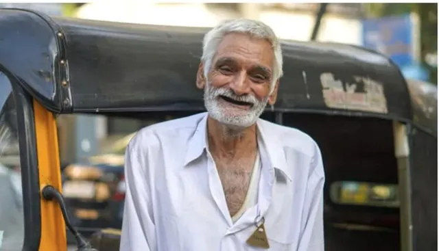 ବୃଦ୍ଧ ବୟସରେ ଦୁଇ ପୁଅଙ୍କୁ ହରାଇଲେ, ଘର ଚଳାଇବା ପାଇଁ ଅଟୋ ଚଳାଇଲେ, ଆଉ ଶେଷରେ ନାତୁଣୀକୁ ପଢାଇବା ପାଇଁ ବିକ୍ରି କରିଦେଲେ ଘର । ଜଣେ ବୃଦ୍ଧ ଅଟୋ ଚାଳକଙ୍କ କାହାଣୀ ।