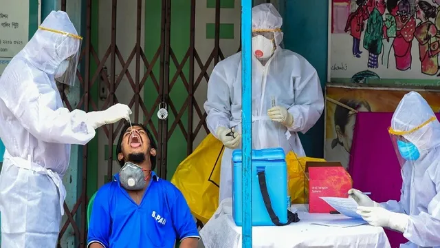 ଘରୋଇ ହସ୍ପିଟାଲରେ ଟୀକା ପାଇଁ କେତେ ଟଙ୍କା ଦେବେ, ନିଷ୍ପତ୍ତି ନେବେ କେନ୍ଦ୍ର ସରକାର ବୋଲି ପରିବାର କଲ୍ୟାଣ ନିର୍ଦ୍ଦେଶକଙ୍କ ସୂଚନା ।