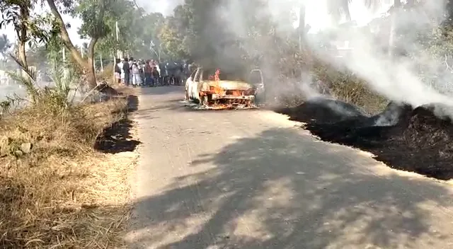 ଚଳନ୍ତା କାରରେ ଲାଗିଲା ନିଆଁ : ଡ୍ରାଇଭର୍ ସୁରକ୍ଷିତ, ନିଆଁ ଲାଗିବାର କାରଣ ଅସ୍ପଷ୍ଟ