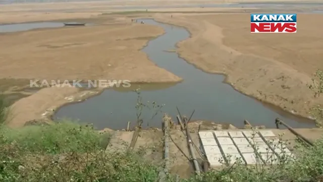 ଶୁଖି ଗଲାଣି ଓଡିଶାର ଜୀବନ ରେଖା । ଉପର ମୁଣ୍ଡରେ ଛତିଶଗଡର ବ୍ୟାରେଜ ଯୋଗୁଁ ଗୋଟିଏ ଧାରରେ ବହୁଛି ମହାନଦୀ ।