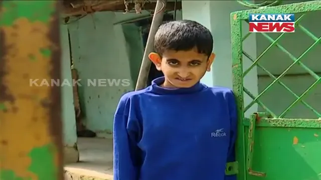 ଅସ୍ୱାଭାବିକ ଭାବେ ବଢୁଛି ଝିଅର ମୁଣ୍ଡ,ବଙ୍କା ହେଇଯାଉଛି ଶରୀର । ବାଲେଶ୍ୱରରୁ ଆସିଲା କୁନି ଝିଅ ଗାୟତ୍ରୀର ଦୁଃଖଭରା କାହାଣୀ ।