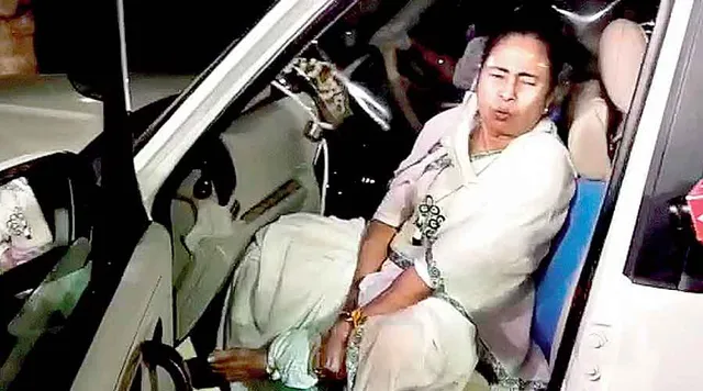 ନନ୍ଦିଗ୍ରାମରେ ମମତା ଆକ୍ରମଣ ଘଟଣା ନେଇ ଆସିଲା ରିପୋର୍ଟ ।  ବିଶେଷ ପର୍ଯ୍ୟବେକ୍ଷକ ଟିମ କହିଲା, ଦୁର୍ଘଟଣାରୁ ମମତାଙ୍କୁ ଲାଗିଛି ଆଘାତ ।