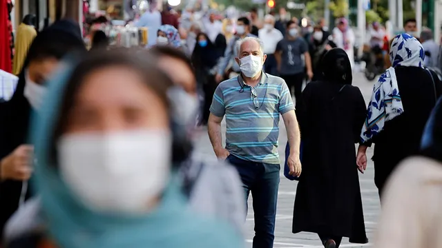 ଫ୍ରାନ୍ସରେ କରୋନା ସଂକ୍ରମଣର ତୃତୀୟ ଲହର । ଗତ ୨୪ଘଂଟାରେ ୩୫ହଜାରରୁ ଅଧିକ ସଂକ୍ରମିତ ଚିହ୍ନଟ । ପ୍ୟାରିସ ସମେତ ୧୬ଟି ସହରକୁ ପୁଣି ଫେରିଲା ଲକଡାଉନ । 