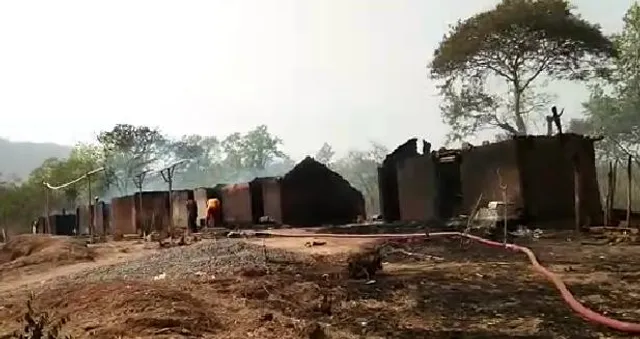 ରାସ୍ତା କରିବାକୁ ଯାଇଥିଲେ ୩୨ ପରିବାର, ଫେରିବା ବେଳକୁ ଜଳି ଯାଇଥିଲା ଗୋଟିଏ ପରେ ଗୋଟିଏ ଘର । 