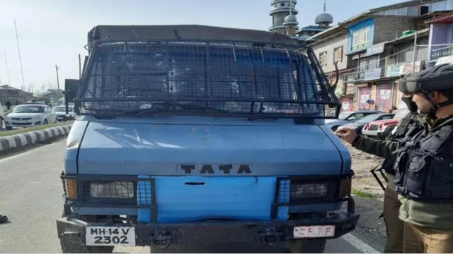 ସିଆରପିଏଫ୍ ପାଟ୍ରୋଲିଂ ଗାଡି ଉପରେ ଆତଙ୍କବାଦୀ ଆକ୍ରମଣ । ୨ ଯବାନ ସହିଦ୍, ୨ ଜଣ ଗୁରୁତର