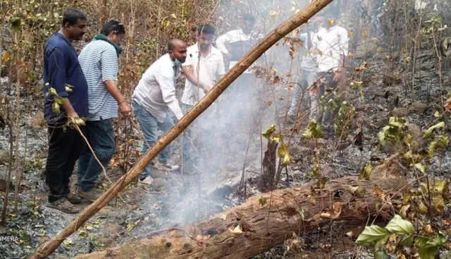 ଶିମିଳିପାଳ ନିଆଁ ଲିଭାଇବାକୁ ‘ ବିଜେଡି ଆଟ୍ ଶିମିଳିପାଳ’ ଅଭିଯାନ ଆରମ୍ଭ । ଦଳର ଯୁବ ଓ ଛାତ୍ର ନେତା ବୁଲି ବୁଲି ଲିଭାଇବେ ନିଆଁ ।