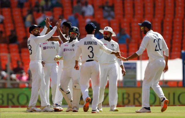 ଭାରତ-ଇଂଲଣ୍ଡ ଚତୁର୍ଥ ଟେଷ୍ଟ । ପ୍ରଥମ ଇଂନିସରେ ଇଂଲଣ୍ଡ ଦଳ ୨୦୫ରେ ଅଲଆଉଟ୍ । ଅକ୍ଷରଙ୍କୁ ୪ ଏବଂ ଅଶ୍ୱିନଙ୍କୁ ୩ ୱିକେଟ୍ ସଫଳତା ।