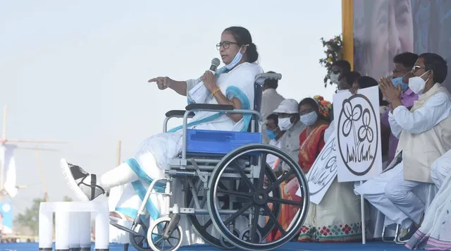 ଚତୁର୍ଥ ଦିନରେ ହ୍ୱିଲ୍ ଚେୟାରରେ ବସି ପ୍ରଚାର କଲେ ମମତା । କହିଲେ, ବାହାରି ଗୁଣ୍ଡାଙ୍କୁ ନିର୍ବାଚନ ଲଢିବାକୁ ଦେବେନାହିଁ ।