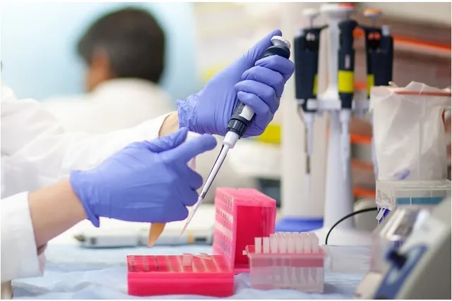 ମହାରାଷ୍ଟ୍ର ଓ ଦିଲ୍ଲୀରେ କୋଭିଡ୍ ଟିକାର ଅଭାବ । ମେ’ ୧ରୁ ୧୮ବର୍ଷରୁ ଅଧିକ ବୟସ ବ୍ୟକ୍ତିଙ୍କୁ ଟିକା ଦିଆଯିବା ନେଇ ଉପୁଜିଲା ସନ୍ଦେହ ।