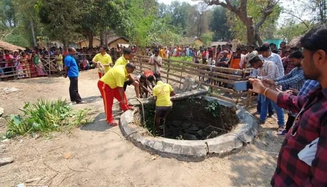 ପରିତ୍ୟକ୍ତ କୂଅରୁ ମା’ ଓ ଝିଅଙ୍କ ମୃତଦେହ ଉଦ୍ଧାର । ହତ୍ୟା ନା ଆତ୍ମହତ୍ୟା, କାରଣ ଅସ୍ପଷ୍ଟ ।