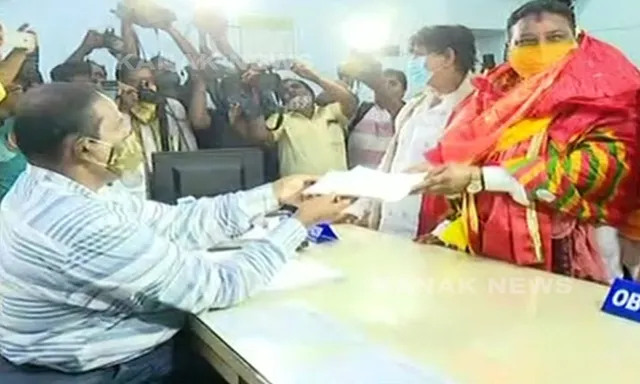 ପିପିଲି ଉପନିର୍ବାଚନ: ନାମାଙ୍କନ ଭରିଲେ ବିଜେପି ପ୍ରାର୍ଥୀ ଆଶ୍ରିତ ପଟ୍ଟନାୟକ । ହନୁମାନ ମନ୍ଦିରରେ ପୂଜାର୍ଚ୍ଚନା ପରେ ଦାଖଲ କଲେ ପ୍ରାର୍ଥୀପତ୍ର ।