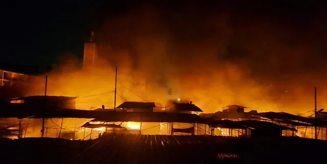 ପୁଣେ : ଫ୍ୟାସନ ଷ୍ଟ୍ରିଟ ମାର୍କେଟରେ ଭୟାବହ ଅଗ୍ନିକାଣ୍ଡ । ଦମକଳ ଆସିବା ପୂର୍ବରୁ ଜଳିଗଲା ୫ ଶହ ଦୋକାନ