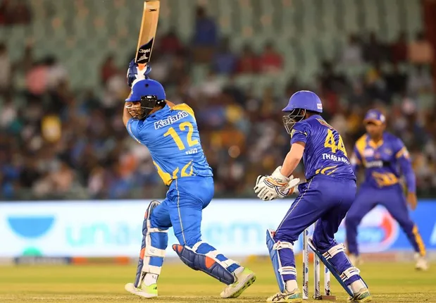 ରୋଡସେଫ୍ଟି ୱାର୍ଲ୍ଡ ସିରିଜ ଫାଇନାଲ । ୟୁସୁଫ-ଯୁବରାଜଙ୍କ ଧୂଆଁଧାର ବ୍ୟାଟିଂ । ୧୮୧ ରନ କଲା ଇଣ୍ଡିଆ ଲିଜେଣ୍ଡ