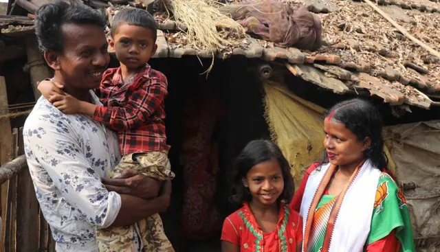 ଦିନ ମଜୁରିଆଙ୍କ ସ୍ତ୍ରୀ ବିଜେପି ପ୍ରାର୍ଥୀ । ପଶ୍ଚିମବଙ୍ଗର କେଉଁ ଆସନରୁ ଲଢୁଛନ୍ତି ଚନ୍ଦନା ବାଉରୀ ?