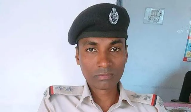 ଗଞ୍ଜେଇ ଗାଡ଼ି ତନଖି ନ କରିବା ପଡ଼ିଲା ମହଙ୍ଗା । କେନ୍ଦୁଗୁଡ଼ା ଫାଣ୍ଡି ଏସଆଇ ନିଲମ୍ବିତ ।