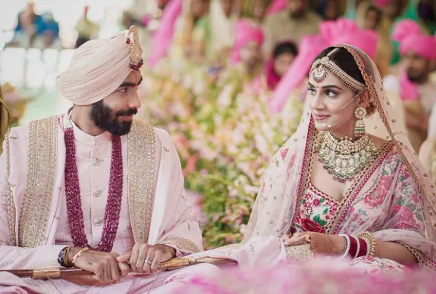 ବିବାହ ବନ୍ଧନରେ ବାନ୍ଧି ହେଲେ କ୍ରିକେଟର ଯଶପ୍ରୀତ ବୁମରା । ଧରିଲେ ଜୀବନସାଥୀ ସଞ୍ଜନାଙ୍କ ହାତ।