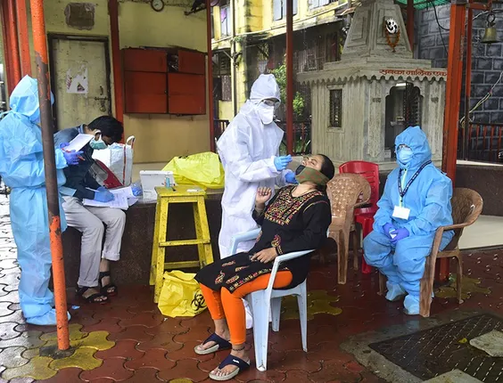 ମହାରାଷ୍ଟ୍ରରେ ପୁଣି ବ୍ୟାପୁଛି ମହାମାରୀ । କଟକଣା ବଢାଇଲେ ସରକାର, ୫୦ ପ୍ରତିଶତ କର୍ମଚାରୀରେ ଚାଲିବ ସବୁ ଅଫିସ । 