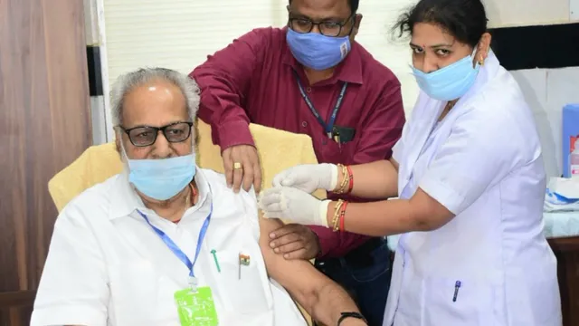 ଓଡିଶାର ରାଜ୍ୟପାଳ ପ୍ରଫେସର ଗଣେଶୀ ଲାଲ ନେଲେ କୋଭିଡ୍ ଟିକା । ଟିକାକରଣ ପ୍ରକ୍ରିୟାକୁ ଆଗକୁ ନେବାକୁ ଜନସାଧାରଣଙ୍କୁ କଲେ ଅପିଲ୍ । 