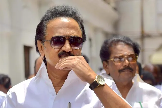 ମହିଳାଙ୍କୁ ନେଇ ଡିଏମକେର ବଡ ଘୋଷଣା । ସରକାର ଗଢିଲେ ପ୍ରତି ପରିବାରର ମହିଳାଙ୍କୁ ମାସିକ ଏକ ହଜାର ଟଙ୍କା ।