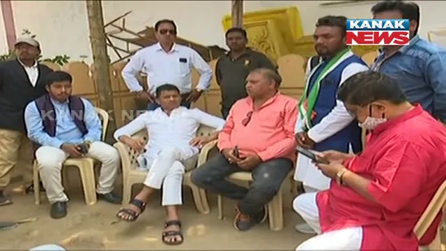 ପିସିସି ସଭାପତିଙ୍କ ନେତୃତ୍ୱରେ କୋଟିଆ ଗଲା କଂଗ୍ରେସ ପ୍ରତିନିଧି ଦଳ : ବିଜେପି ନେତା ଜୟରାମ ପାଙ୍ଗିଙ୍କ ଘରେ କଂଗ୍ରେସ ନେତାଙ୍କ ଉପସ୍ଥିତିକୁ ନେଇ ବଢ଼ିଲା ଚର୍ଚ୍ଚା