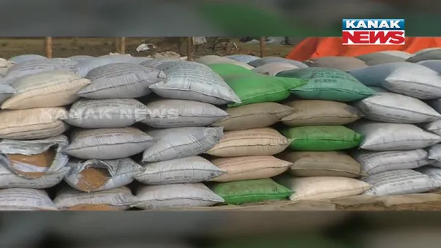 ଟୋକନ ଅବଧି ଶେଷ ହେବା ପରେ ବି ପଡି ରହିଛି ବସ୍ତା ବସ୍ତା ଧାନ । ରାଜ୍ୟର ବିଭିନ୍ନ ସ୍ଥାନରୁ ଆସିଲା ଚାଷୀଙ୍କ କରୁଣ ଚିତ୍ର