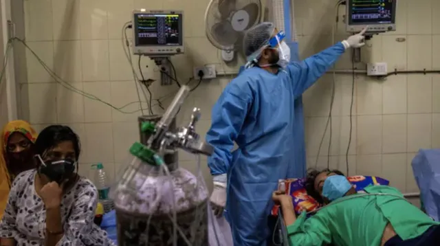 ଦିଲ୍ଲୀରେ ଜାରି ରହିଛି ଅକ୍ସିଜେନ ସଂକଟ । ଗଙ୍ଗାରାମ ହସ୍ପିଟାଲ ପରେ ଜୟପୁର ଗୋଲଡେନ ହସ୍ପିଟାଲରେ ଅକ୍ସିଜେନ ଅଭାବରୁ ୨୪ଘଂଟାରେ ୨୫ ରୋଗୀଙ୍କ ମୃତ୍ୟୁ ।