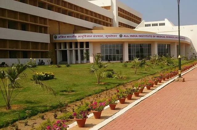 ଏମସରେ ରିହାତି ଔଷଧ ପ୍ରହସନ । କ୍ୟାମ୍ପସରେ ମିଳୁନି ଔଷଧ, ବାହାରୁ ଚଢା ଦରରେ କିଣୁଛନ୍ତି ରୋଗୀ । ଆପଣ ବି ଏମିତି ସମସ୍ୟାର ସମ୍ମୁଖୀନ ହୋଇଛନ୍ତି କି?