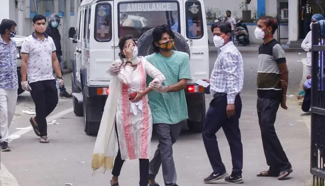 କେନ୍ଦ୍ର ସରକାରଙ୍କ ଉପରେ ବର୍ଷିଲେ କୋର୍ଟ । କହିଲେ, ଆପଣ କଣ ରୋଗୀଙ୍କୁ ଅମ୍ଲଜାନ ପାଇଁ ଅପେକ୍ଷା କରିବାକୁ କହିବେ କି?