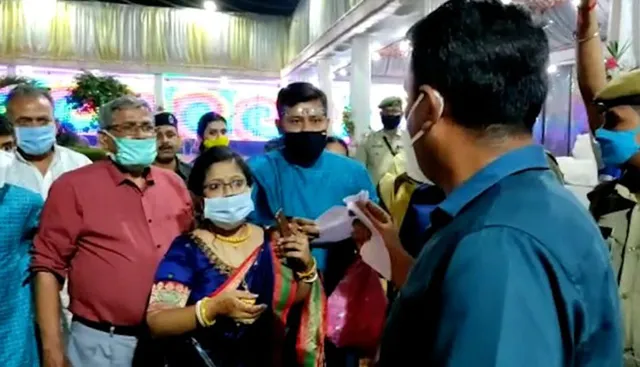 ସବୁ ସୀମା ଲଂଘିଗଲେ ଅଗରତାଲା ଜିଲ୍ଲାପାଳ । ବିବାହ ଭୋଜି ବନ୍ଦ କରିବାକୁ ଯାଇ ଫିଲ୍ମ ଷ୍ଟାଇଲେ ଦେଖାଇଥିଲେ ଦବଙ୍ଗଗିରି ।