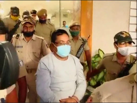 ମୁଁ ଅସୁସ୍ଥ ଅଛି... କୋର୍ଟରେ ହାଜର ହୋଇ କହିଲା ହାଇଦର । ୭ ଦିନିଆ ରିମାଣ୍ଡରେ ନେବାକୁ ପୋଲିସକୁ ମିଳିଲା ଅନୁମତି ।