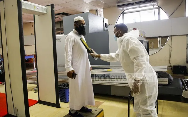 କରୋନାର ଦ୍ୱିତୀୟ ଲହର ପ୍ରଭାବରେ ବେହାଲ ବାଂଲାଦେଶ । ସଂକ୍ରମଣ ରୋକିବାକୁ ୭ ଦିନ ପାଇଁ ଲଗାଗଲା ସମ୍ପୂର୍ଣ୍ଣ ଲକଡାଉନ୍